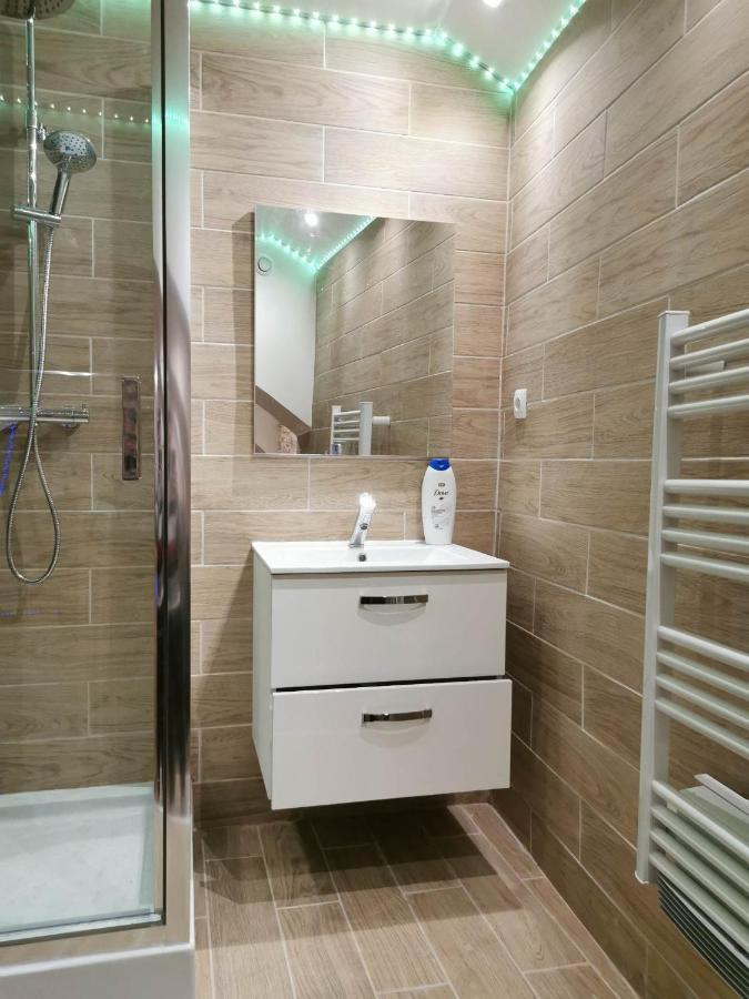 Le Spa De La Cathedrale - Jacuzzi - Sauna - Champagne - Netflix - Wifi Труа Экстерьер фото